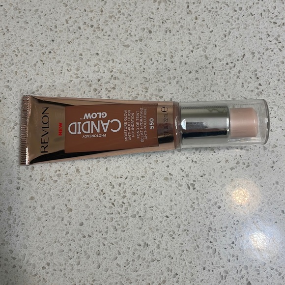 Revlon PhotoReady Candid Glow Foundation - Picture 2 of 10